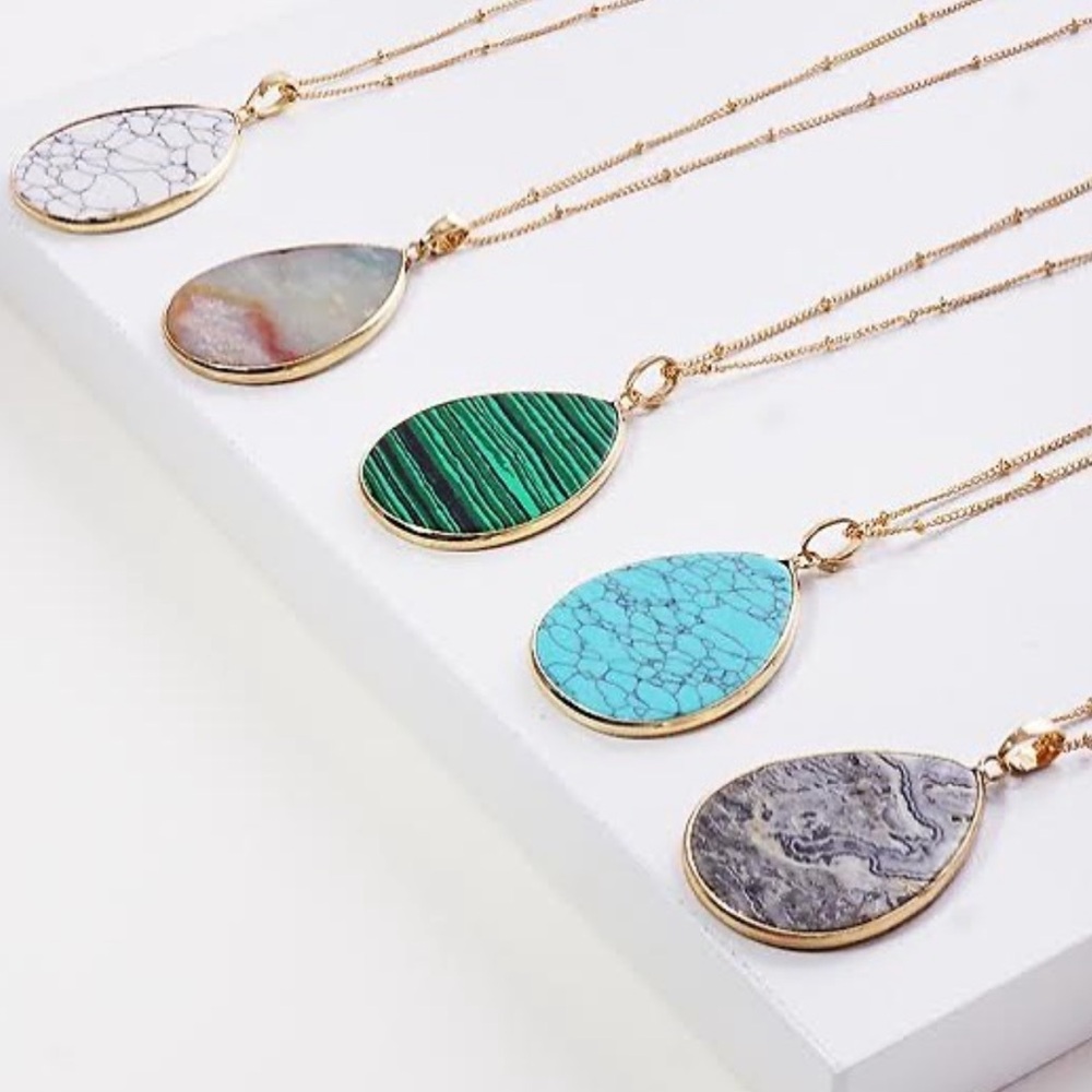 Elegant Green Pendant Necklace